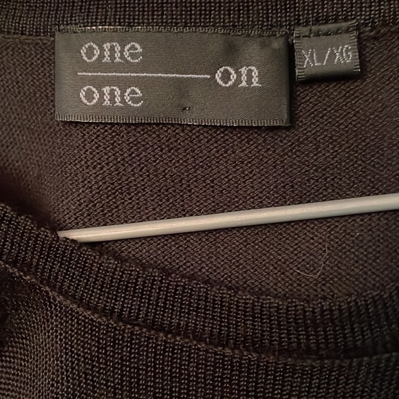 Black tank top - Picture 3 of 4